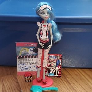 Ghoulia Yelps